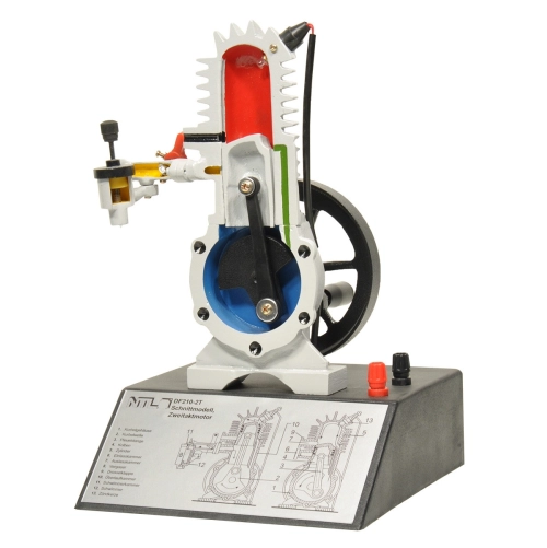 Model v reze - dvojtaktn&yacute; motor