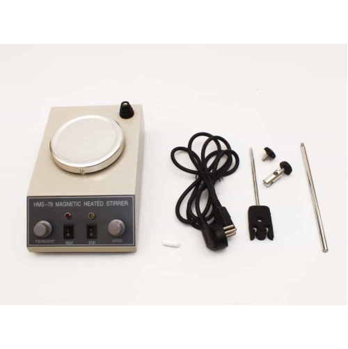 Magnetick&eacute; mie&scaron;adlo s vykurovacou doskou